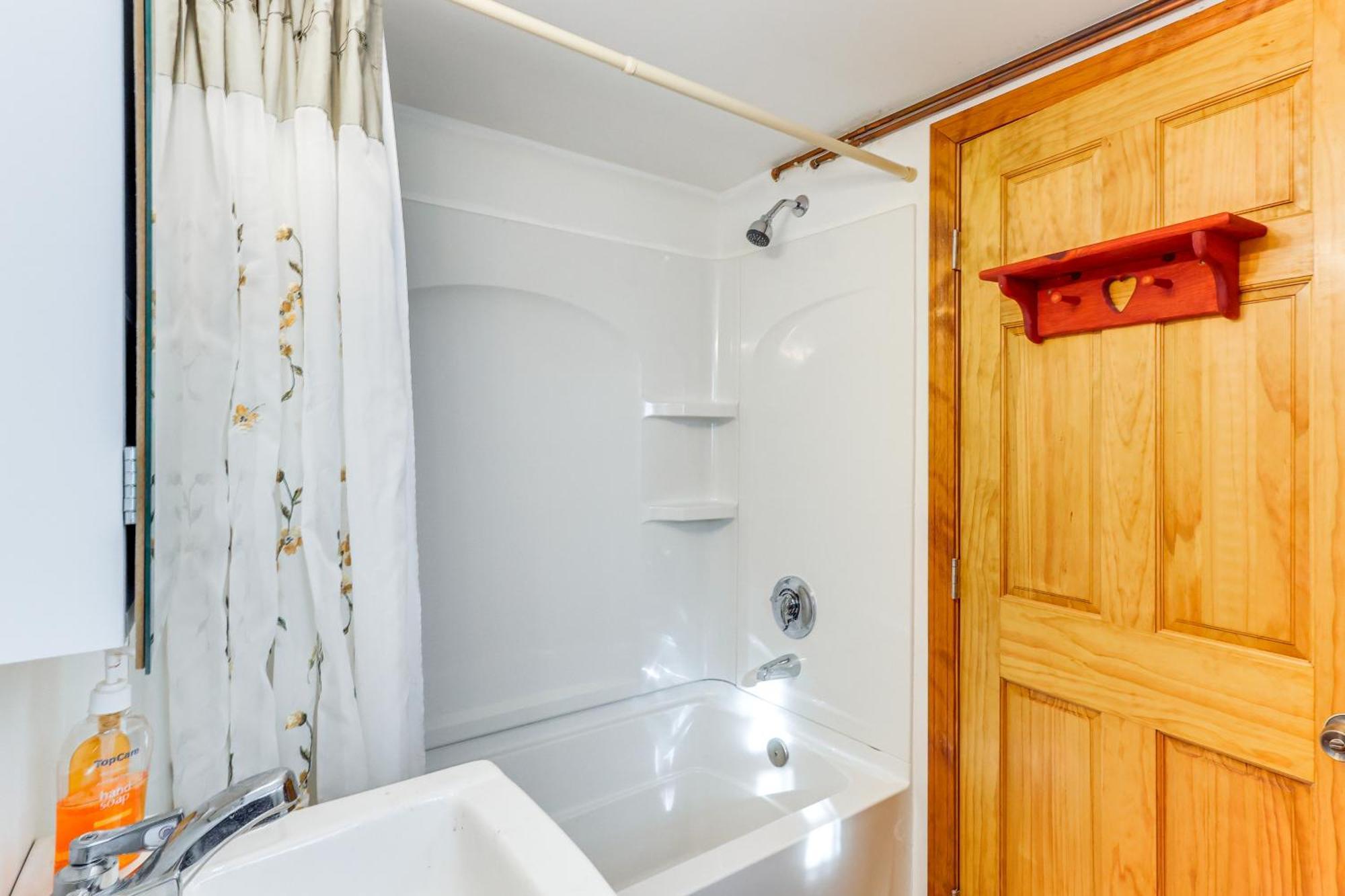Charming Old Lyme Cottage, Steps To Private Beach! Экстерьер фото